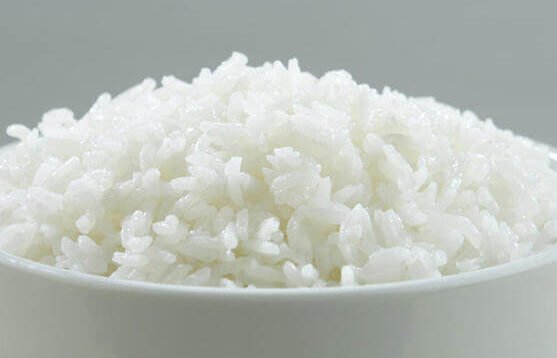 La forma de cocinar el arroz para que engorde muchísimo menos